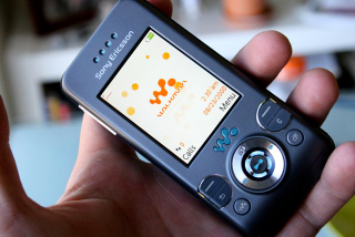 Illustration for article titled Sony Ericsson's Swag Box Arrives at Giz HQ